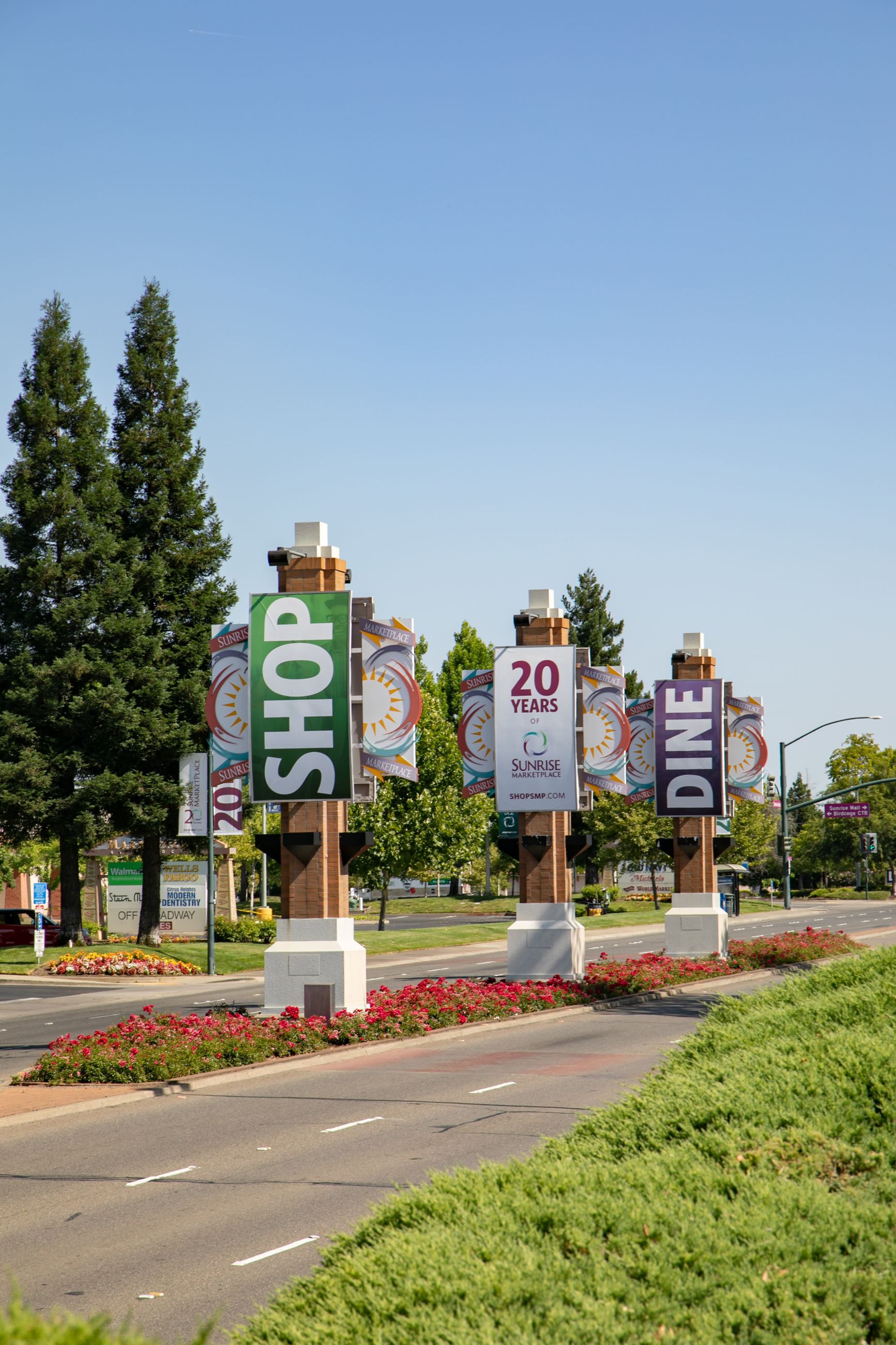 Sunrise MarketPlace street signage view